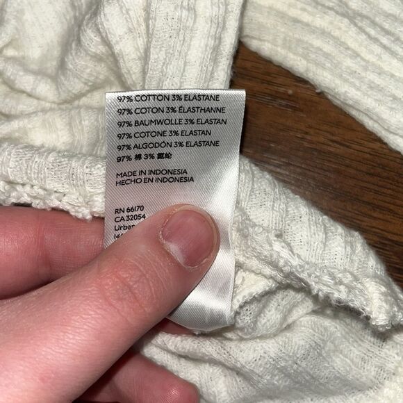 Urban outfitters off white cropped twist Front ribbed raw hem 1/2 sleeve top - Picture 6 of 6